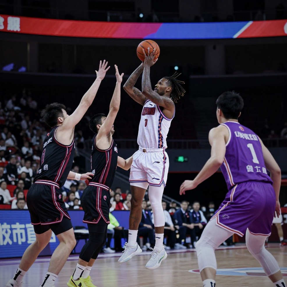 Anadolu Efes 2-0 tại Süper Ligi: Khi lịch thi đấu dày đặc mới là nhân vật chính Anadolu Efes 2-0 tại Süper Ligi: Khi lịch thi đấu dày đặc mới là nhân vật chính