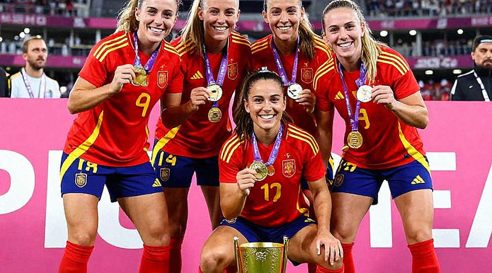 Raphinha trở lại Barcelona với vết phù cơ đùi phải: bài toán số 9 và tháng Mười không có chỗ cho sai lầm