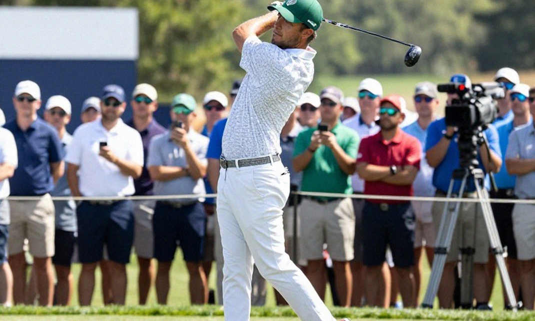 Medinah Grew Wider, Decisions Grew Costlier: The Off-the-Tee Line Problem Medinah Grew Wider, Decisions Grew Costlier: The Off-the-Tee Line Problem