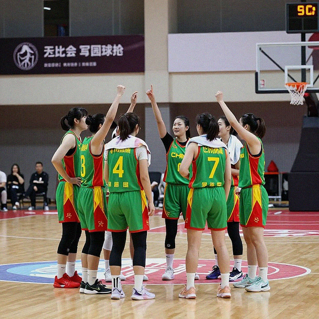 Nhịp thở đứt quãng trên khán đài V-League: Kẻ địch vô hình mang tên dị ứng và bụi mịn Nhịp thở đứt quãng trên khán đài V-League: Kẻ địch vô hình mang tên dị ứng và bụi mịn