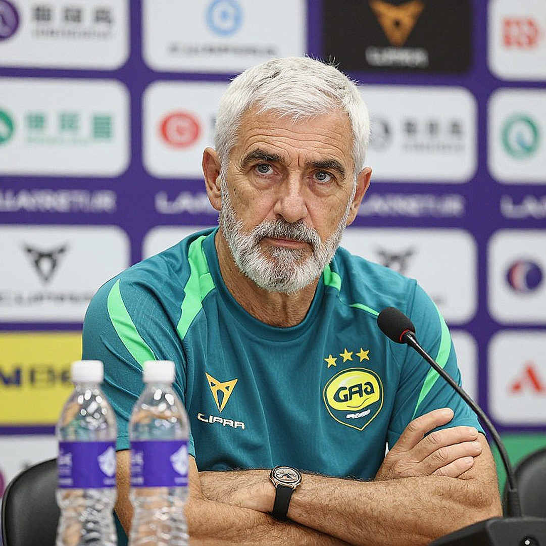 Holgado, DPMM và hồ sơ đăng ký còn mở: thương vụ được định giá bằng giấy tờ, không bằng bàn thắng