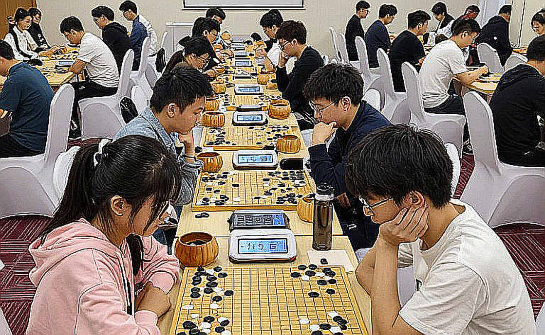Silly Season F1: Đọc dòng tiền, không đọc lời đồn